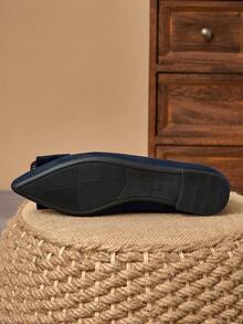 WHDXY 女士海军蓝绒面软底通勤平底鞋，方扣尖头奶奶鞋，修饰脚型，适合搭配职业套装和日常连衣裙 - 藏蓝色 - 查看 7