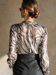 Blusa de manga larga con escote en V y estampado de cebra, versátil y elegante para una cita - Plateado - Ver 3