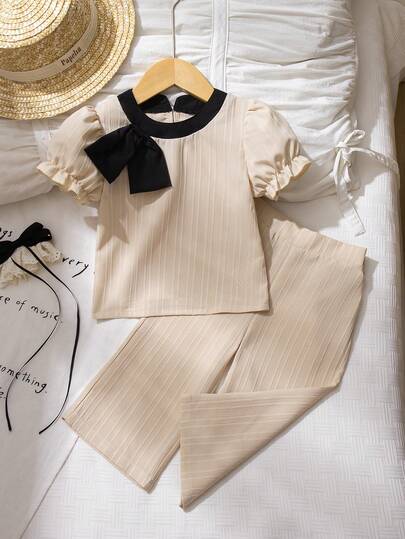 2件套女婴夏季新款蝴蝶装饰纯色泡泡袖上衣+纯色直筒裤套装，优雅适合度假和海滩穿着