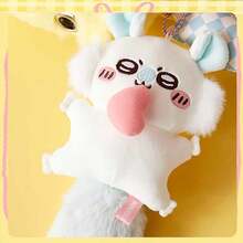 Miniso 千川系列 Momonga 爱心毛绒钥匙扣 - 蓬松短绒面料，腮红刺绣和大粉色爱心细节，可用于包包/钥匙装饰（1 个） - 彩色 - 查看 2