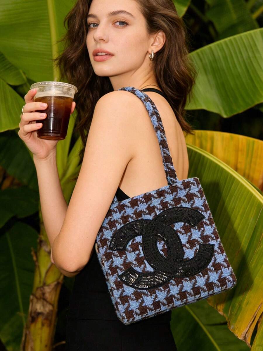 CHANEL 蓝色粗针织手提包，时尚斜纹软毡亮片装饰托特包，针织设计，女士手提包 - 时尚配饰，完美搭配女士休闲时尚装扮 - 藍色 - 查看 1