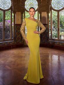 Faeriesty 女士优雅不对称肩部晚礼服 - 这款精致的不对称肩部正式礼服采用串珠袖子、亮片网纱嵌片和纹理褶皱紧身胸衣设计，是盛大晚宴、新年庆祝活动、专属 VIP 派对、正式颁奖典礼和红毯首映礼的理想选择。 - 金色 - 查看 2