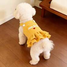 一件狗狗连衣裙，适合贵宾犬、泰迪犬、比熊犬和其他小型犬，秋冬季穿着。