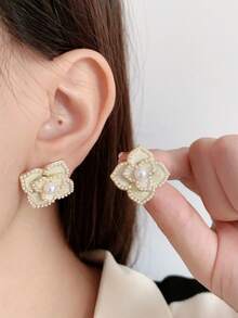 5对优雅简约百搭几何仿珍珠耳钉及复古花卉耳环套装，适合女士日常及节日佩戴