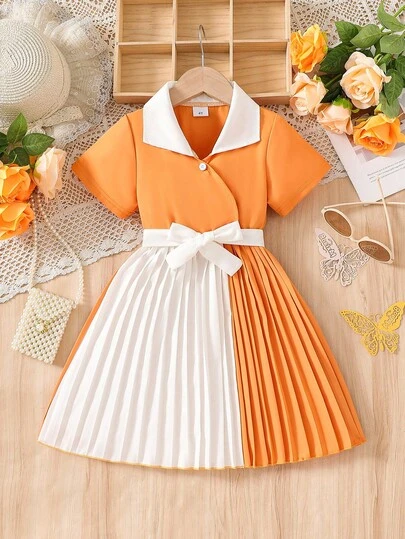 夏季少女休闲连衣裙，翻领纽扣半开襟拼接百褶裙配腰带，学院风，时尚甜美优雅，适合日常聚会、生日、送礼等场合。