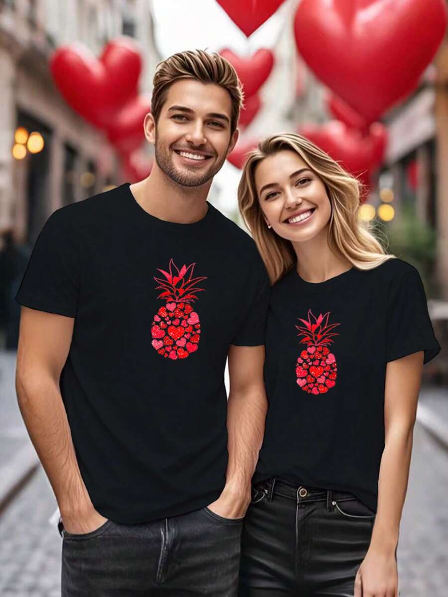 1pc Men'S & Women'S Pastel Blue T-Shirt With Red Heart-Shaped Pineapple Print - Casual Round Neck Short Sleeve, Breathable & Comfortable For Summer Outdoor Wear, Perfect Gift Idea, Casual Summer Wear | Playful Graphic Tee | Comfortable Fit, Pineapple Shirt - 1PC 女性 3 - 查看 1