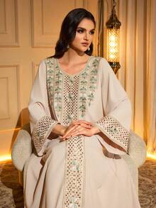 长袖V领阿拉伯长袍，饰以精美贴花，采用梭织面料制成，春季款 - 卡其色 - 查看 3