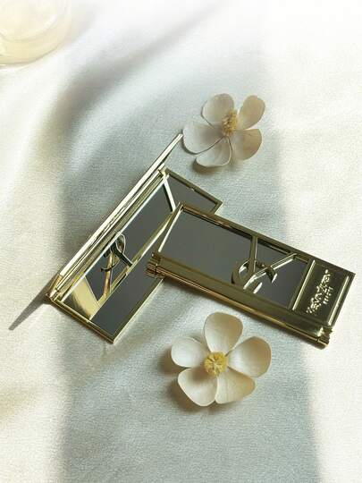 Yves Saint Laurent Bärbar hopfällbar sminkspegel i guld, bekvämt sminkverktyg, hög kvalitet, perfekt present till högtiderna