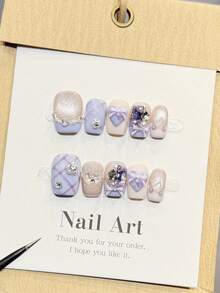 10 unhas postiças artesanais quadradas de acrílico, curtas, em tons de roxo suave, com efeito olho de gato, francesinha, estampa xadrez, com pedras grandes de diamante, pérola e coração incrustadas. Unhas modernas, elegantes e simples para o outono, perfeitas para festas, encontros, viagens à praia e destinos tropicais. Ideais para fazer unhas postiças DIY, perfeitas para mulheres e meninas como presente. Unhas postiças artesanais. - Roxa - Ver 3