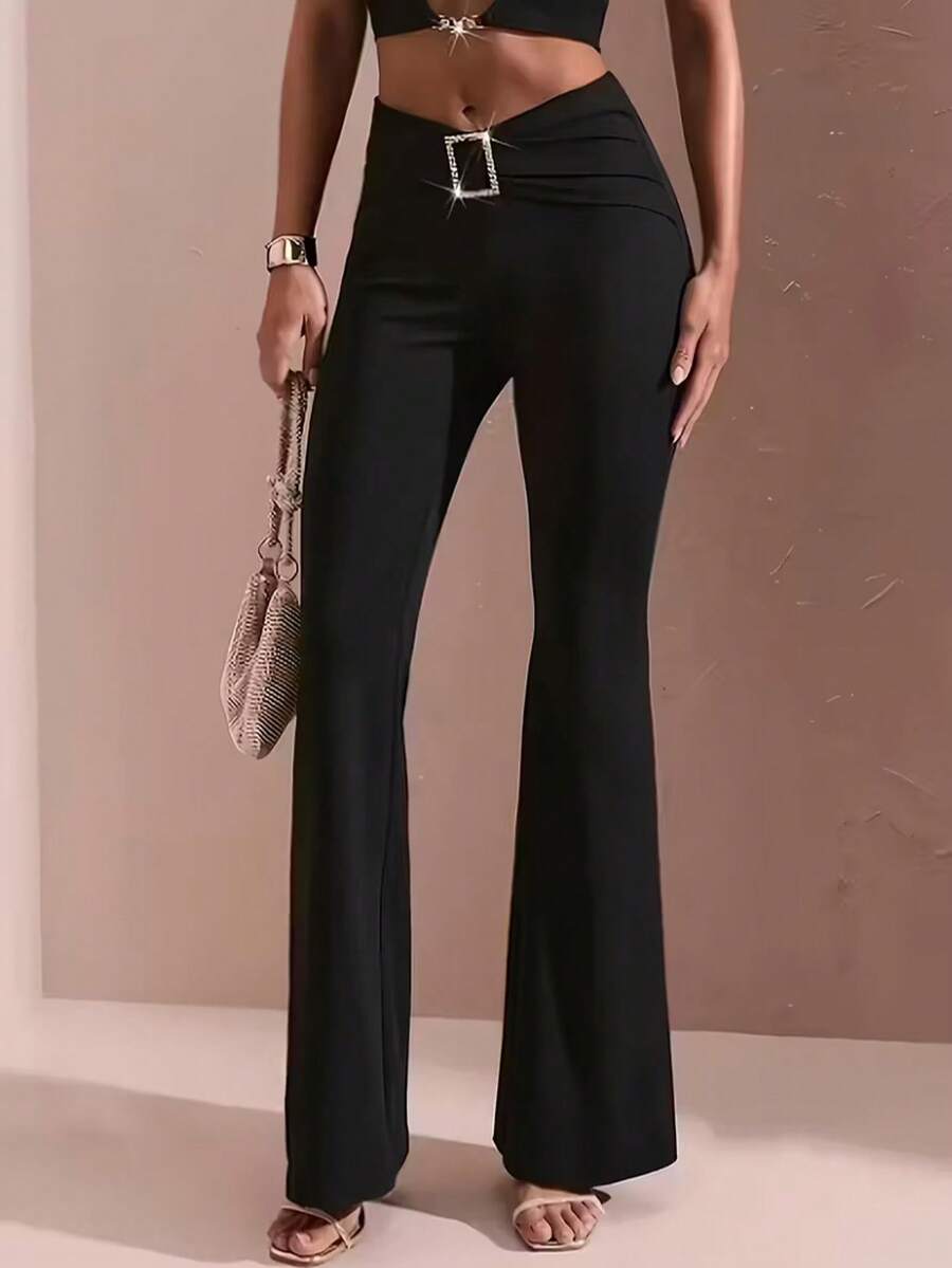 优雅的黑色喇叭裤，饰有荷叶边细节，高腰修身设计，尽显女性魅力。 - 黑色 - 查看 1