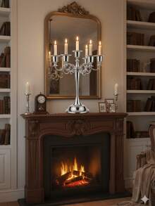 一套五臂螺旋纹烛台。金属材质，造型完整。整体设计体现欧式轻奢美学；底座和烛杯边缘饰有精致的雕刻图案，烛臂则采用卷曲的螺旋纹样。 - 彩色 - 查看 12