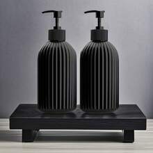 500毫升黑白条纹皂液瓶，可重复灌装洗发水、护发素、洗手液和洗洁精，16盎司皂液和洗洁精套装带支架（壁挂式），适用于浴室、卧室、办公室、厨房水槽、旅行、洗衣房、沙龙、酒店、餐厅、水疗中心等。