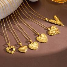 1件时尚钛钢小饰品，法式风格心形吊坠项链，钛钢镀18K金锁骨链，ins风项链，情人节礼物