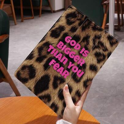 1个豹纹标语平板电脑保护套，兼容iPad（A16）11英寸第11代（2025款）/第10代，兼容iPad 10.2英寸，兼容iPad Pro（2021/2020款），Galaxy Tab A8 10.5英寸（2022款），Matepad 10.4/Tab，防摔，带笔槽，支持睡眠/唤醒功能，适合送给孩子/家人，年末礼物