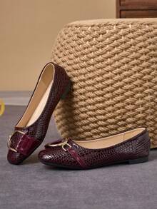 WHDXY 女士优雅米色方头鞋，金属搭扣设计，舒适通勤鞋，适合搭配优雅连衣裙、牛仔裤，日常出行、休闲散步、购物皆宜。