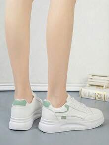 2026 New Spring/Autumn Fashion Casual Versatile Thick Sole Lace-Up White Platform Sneakers, Waterproof, Women Sports Shoes