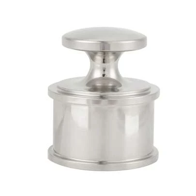 Robuuste, verzilverde roestvrijstalen leerpers: professioneel gereedschap voor het reliëf aanbrengen en vormgeven van lederwaren.