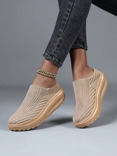 2026夏季新款女士休闲运动鞋，加厚鞋底，耐磨，套脚设计，软底轻便舒适，针织网面透气防汗防臭，适合中老年人、家庭主妇、保姆等穿着。