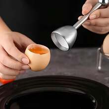 1个不锈钢鸡蛋敲击器，带蛋杯，鸡蛋顶部开启器 - 轻松敲开并去除溏心蛋的顶部，理想的厨房工具