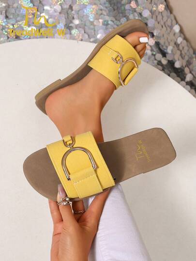 Nuevas sandalias de moda para mujer, pantuflas para damas, amadas por las chicas jóvenes, sandalias planas para mujer, sandalias amarillas para mujer, diseño de hebilla de moda, cómodas