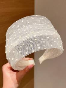 1条女士时尚网纱宽檐发带,适合日常休闲佩戴,可遮盖发际线,打造盘发造型,并可修饰分叉发梢。用途广泛,是送给女朋友、时尚达人、居家人士、护肤爱好者的理想礼物,四季皆宜,也是节日和开学季的送礼佳品。这款发带兼具发箍、发圈和家居美发配件的功能,是您居家美发的理想之选。 - 彩色 - 查看 7