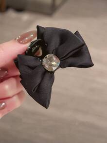 2个水钻蝴蝶结女士发夹，小巧精致，采用优质金属制成，优雅侧夹，刘海夹，发片夹，时尚、高贵、优雅，高端质感，发饰，适合日常佩戴、节日派对、活动、度假和旅行，是节日送给女孩的精美发饰礼物。女士发夹，优雅发饰 - 黑色 - 查看 2