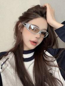 时尚光学眼镜一副，多种颜色可选，优雅别致，圆形透明电脑眼镜框，男女通用，有效遮光，清晰的眼镜配件。时尚百搭，轻便舒适，防护力强，还能修饰脸型，适合性别揭晓派对、生日、婚礼、聚会等场合，也是送给同事、朋友和家人的完美礼物，是开学季的必备单品。 - 彩色 - 查看 9