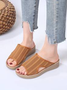 Dép lê nữ 66001 với đế lót massage êm ái, nhẹ, giảm sốc và thoải mái. - Màu nâu  Mocha - Xem 7