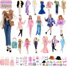 手工娃娃配饰时尚套装，冬季娃娃服装，休闲夹克，带口袋和帽子。1套包含：1套服装，1条项链，1双鞋子（款式和颜色随机），1对耳环。适用于11.8英寸娃娃（娃娃不包含）