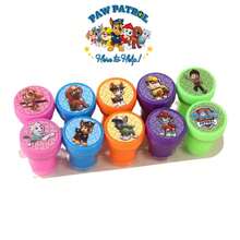 Paw Patrol 儿童成就印章套装。课堂奖励印章，适合教师使用 - 生日派对礼物的完美之选。非常适合课堂使用，包含随机个性化趣味教师印章及印泥，评分办公用品，小学作业奖励。教师评估奖励激励印章。 - 彩色 - 查看 7