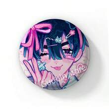58mm 卡通可爱女孩 Sua 软纽扣胸针 动漫外星人舞台 Sua TILL IVAN 胸针 Mizi Luka 徽章别针 硬币胸针 背包装饰 圆形徽章 包包帽子饰品礼品 - 58 mm - 查看 21