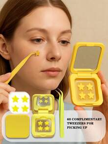 60片星形面部贴纸，采用水胶体材质，添加茶树油，温和不刺激，不含酒精，用于面部护理和遮盖瑕疵，内含镜子和镊子，适合派对装饰、赠品、旅行等场合，价格实惠，是旅行必备佳品。 - 彩色 - 查看 4