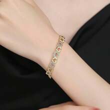 14K Gold Plated Hearts Bangle Adjustable Bracelet With Crystals In 14K Gold - 黃金 - 查看 4