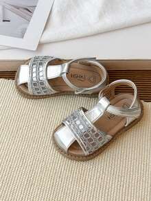 1 Pair Kids Sandals, Girls Fashion Casual Beach Shoes, Soft Bottom Non-Slip Toddler Shoes, Quick Dry, Stylish PU Leather Lining, Rubber Outsole, Suitable For Beach And Outdoor Activities, Adjustable Hook And Loop Closure, Closed Toe Design - Silver - View 6