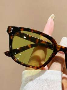 unissex com estampa de leopardo, estilo clássico e moderno, ideais para uso diário, férias, viagens, praia e como acessório de praia feminino. Perfeitos para a primavera/verão e para um look casual de negócios. - Verde Leopardo - Ver 3