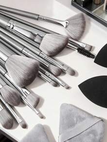 Bộ cọ trang điểm 18 món, bao gồm cọ phấn phủ, cọ má hồng, cọ nền, cọ phấn mắt, cọ tán màu, cọ tạo khối, dụng cụ trang điểm lông mềm, 2 bông mút trang điểm và 2 miếng mút tán phấn, cọ trang điểm chuyên nghiệp, đồ dùng cần thiết khi đi du lịch, chất liệu nhung, quà tặng, bộ cọ trang điểm hoàn chỉnh. - Nhiều màu - Xem 5