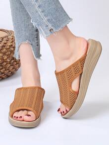 Dép lê nữ 66001 với đế lót massage êm ái, nhẹ, giảm sốc và thoải mái. - Màu nâu  Mocha - Xem 8