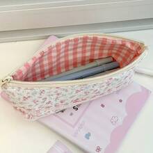 A Pink Floral Large-Capacity Pencil Case That Can Also Be Used As A Makeup Bag For Women. It Features Lace Trim And A Red Checkered Lining. Perfect For School, Travel, And Organizing Supplies. - Hồng - Xem 2