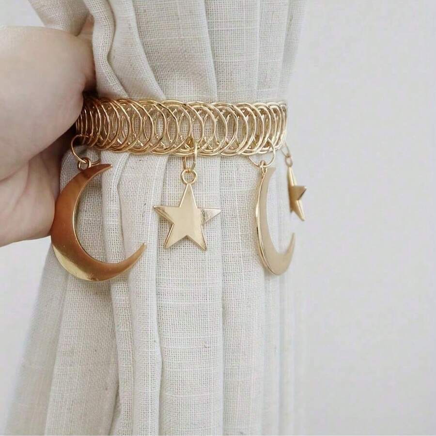 复古星月金属窗帘绑带 - 这款星月主题窗帘装饰采用锌合金材质，适用于客厅、卧室和书房。它是一款优雅的家居装饰品，兼具复古风格和耐用的锌合金结构，是客厅窗帘的理想之选。 - 彩色 - 查看 1