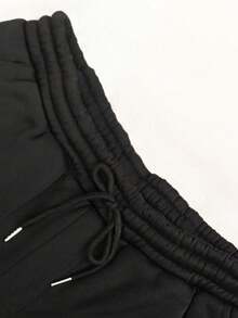 男士时尚波士顿简约英文印花休闲短袖T恤和裤子套装（2件套），适合街头、户外和日常穿着。 - 黑色 - 查看 4