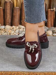 女士春秋新款漆皮一脚蹬乐福鞋，厚底防滑，珍珠蝴蝶结装饰，复古优雅日常百搭 - 酒紅色 - 查看 4