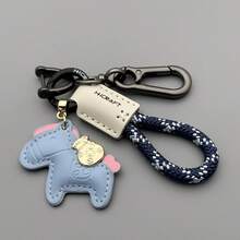 1pc Handmade Leather Car Key Chain, Decorated With Horse And Money Bag Pattern, Symbolizing "Instant Wealth". Can Be Used As DIY Accessories, Bag Charms, Travel Bag Decorations, Shoulder Bag Accessories, Multipurpose Bag Pendants, Car Decorations, Gifts For Valentine's Day, Mother's Day, Father's Day, Back To School, And Graduation