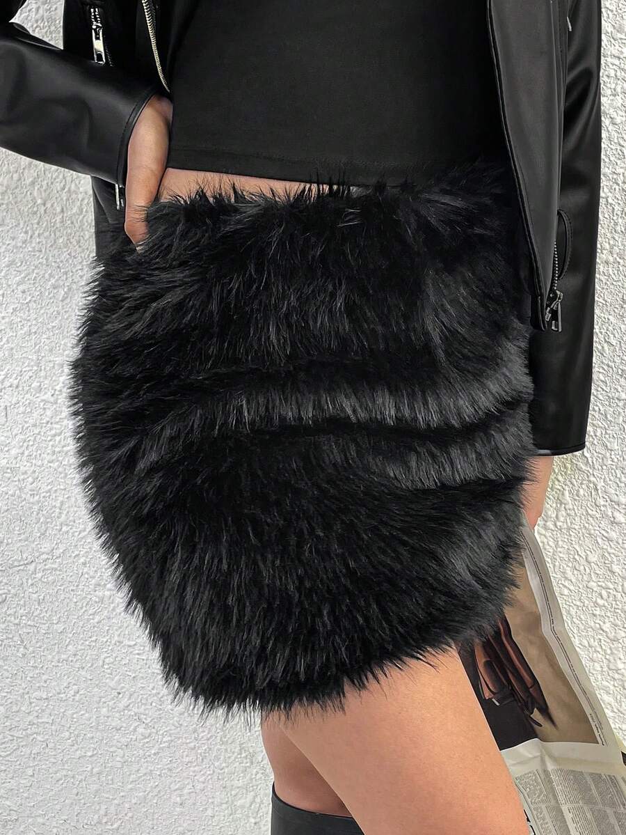 EARO Women's Fluffy Fashion High-End Chic Viral INS Stylish Slimming Versatile Short-Length Faux Fur Zipper Skirt - Black - View 1