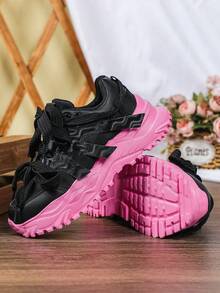 男士经典黑色网面鞋,透气百搭,粉色加厚鞋底,增高耐穿,四季皆宜,无印花,简约轻便,是日常通勤、旅行、度假和送礼的理想之选。 - 黑色粉底 - 查看 5