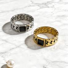 1枚复古链条纹理不锈钢方形黑色玻璃装饰戒指，适合男士日常通勤佩戴，也可作为生日、节日等场合的个性化男士礼物，实用配饰，兼具品质与时尚感。 - 方型復古鏈男士戒指 - 查看 10