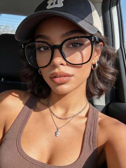 1副女士塑料超大几何多色全框个性化ins风透明眼镜，适合节日礼物、街头摄影、单身派对、夜店购物、周末穿搭、约会装扮等场合，时尚配饰