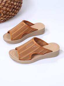 Dép lê nữ 66001 với đế lót massage êm ái, nhẹ, giảm sốc và thoải mái. - Màu nâu  Mocha - Xem 3