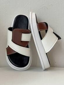 Un par de sandalias deportivas para niñas con suelas suaves y diseño casual - una combinación de colores de patchwork, adecuadas para el juego y el uso diario - Blanco - Ver 5