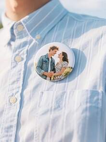 1/5/10/20/30枚定制徽章套装 - 适用于婚礼、情人节、促销活动 - 可个性化定制照片、文字和标志 - 男女通用，是企业和非营利组织的理想之选 - 耐用背面别针徽章 - 彩色 - 查看 5