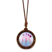 1件 K-POP 女巫狩猎主题木质吊坠项链，卡通动漫复古毛衣链饰品 - 彩色 - 查看 6